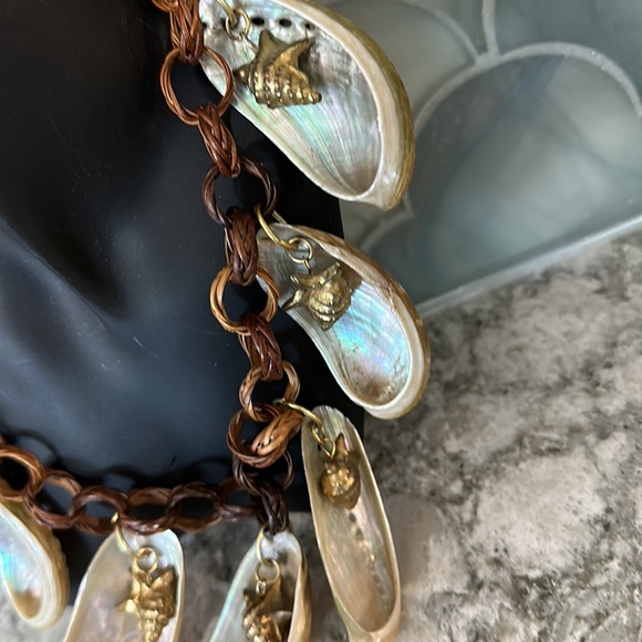 Vintage abalone shell necklace - Picture 4 of 9